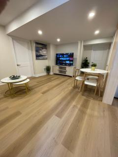 Stylish 2-Bedroom City Approved Basement Apartment - Mississauga - 9