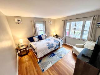 Comfy 2nd Floor Apartment in Quiet Neighborhood 13 Min to Dwntwn - 9