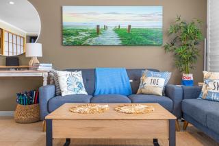 Hervey Bay 50 meters from the beach, 2BR 2BA Apartment in Resort on the Esplanade with 2 Pools, Spa, Gym, and Parking - 5