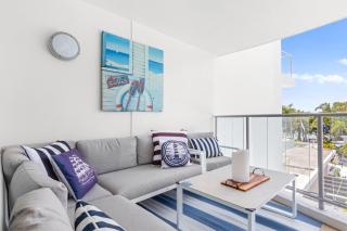 Waterfront Two Bedroom Ocean Breeze Retreat with Free Parking - Urangan - 6