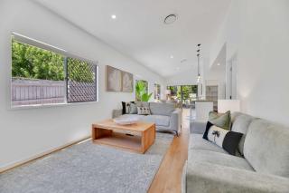 Chic Family Friendly 4BR Retreat Near Redcliffe - Scarborough - 8
