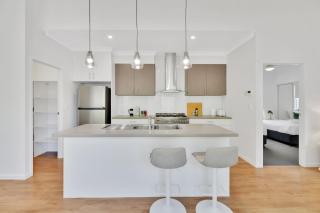 Chic Family Friendly 4BR Retreat Near Redcliffe - 6