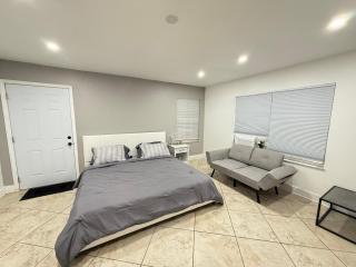 Charming room with Private Entrance in Desirable Area of Port Saint Lucie - Port Saint Lucie - 8