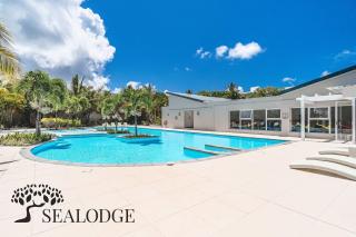 Echoes of the Reef - Azuri Village - Roches Noires - 1
