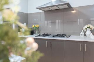 Airport 5BR Retreat - Full Kitchen & Tranquil - Perth - 8