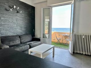 GRAND PALAIS - Beautiful top floor studio - Sea front with AC - Vallauris - 9