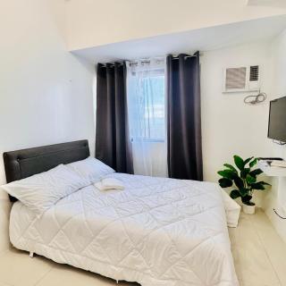 New Condo at Grand Riviera Suites across US Embassy - Manila - 0