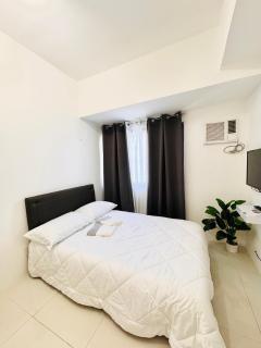 New Condo at Grand Riviera Suites across US Embassy - Manila - 9