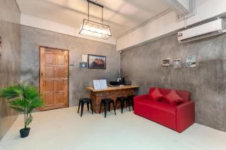 OYO 43993 Madsuite - 8