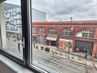 Spacious 1 Bedroom Apartment, opposite the metro station, Very central london location - Londres - 7