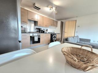 Spacious 1 Bedroom Apartment, opposite the metro station, Very central london location - Londres - 8