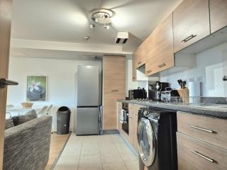 Spacious 1 Bedroom Apartment, opposite the metro station, Very central london location - Londres - 4