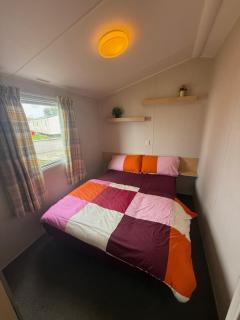 6 Beds Family friendly - unlimited Wi-Fi, Warm, Cozy Sun decking Caravan at Seawick Holiday Park - Saint Osyth - 6