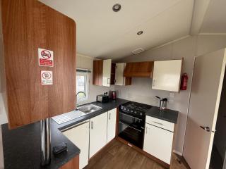 6 Beds Family friendly - unlimited Wi-Fi, Warm, Cozy Sun decking Caravan at Seawick Holiday Park - Saint Osyth - 7