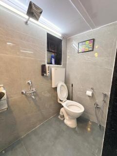 Independent Garden Cottage-Bandra-Carter road - Mumbai - 3