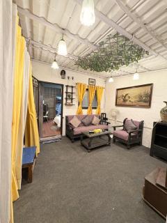 Independent Garden Cottage-Bandra-Carter road - Mumbai - 8