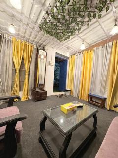 Independent Garden Cottage-Bandra-Carter road - Mumbai - 9
