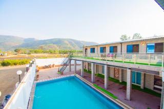 EMPYREAN STAY II 6BHK II SAMRAT VILLA II AC II PVT POOL ll LARGEST POOL ll - Lonavala - 1