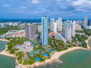 The palm wongamat ,World class luxury seaview condo, private beach can see The sanctuary of truth - 5