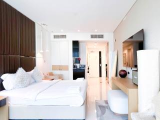 Luxury Studio in Business Bay with Canal View - 6