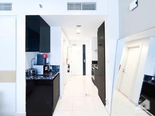 Luxury Studio in Business Bay with Canal View - 3