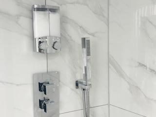 Contractors Dream, 4 Bedroom 2 Bathroom - Liverpool - 9