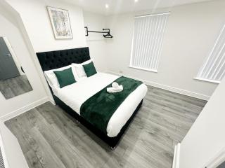 Contractors Dream, 4 Bedroom 2 Bathroom - Liverpool - 7
