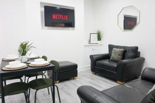 Contractors Dream, 4 Bedroom 2 Bathroom - Liverpool - 3