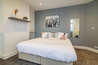 Four Bedroom Home Sleeping 10 Guests with Private Garden - Nottingham - 3