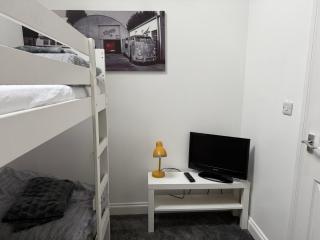 The Annexe, St Andrews house hotel, Two bedrooms Sleeps 4 - 9