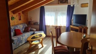 Chalet Haus bei Einfahrt grosser Nussbaum - Susten - 1