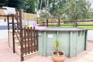 5-Bed Home - Sleeps 12 Pool Garden & Play Area - 7