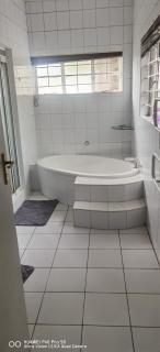 Yellow Stars Guesthouse Get 2hrs 3hrs Day Rest - Johannesburg - 3