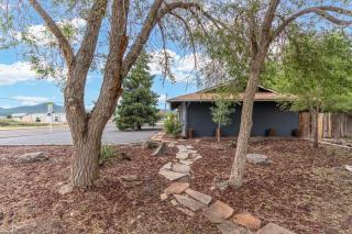 Walk to GC Train Depot and Route 66, king beds, game room, BBQ, firepit - Williams - 9