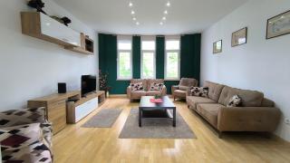 12 Beds 4 Baths 2 Renovated Apts 2nd & 3rd Flr - Belgrade - 0