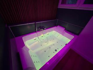 Nuit magique jacuzzi, terrasse & lit motorisé - 008 - Rouen - 0
