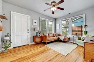 Sun-Filled 2BR Bungalow - Patio and WD - 4