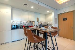 Near Dubai Mall - Pool Access - Sun Set View - KingBed - 9