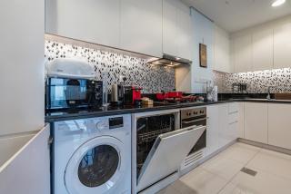 Near Dubai Mall - Pool Access - Sun Set View - KingBed - 8