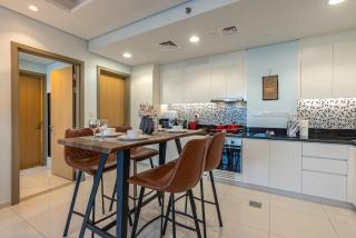 Near Dubai Mall - Pool Access - Sun Set View - KingBed - 4