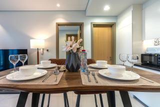 Near Dubai Mall - Pool Access - Sun Set View - KingBed - 3