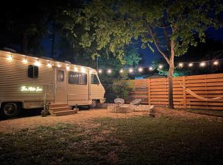 Retro Motorhome - Epic Outdoor Shower and Firepit - Austin - 0