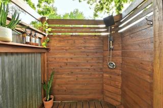 Retro Motorhome - Epic Outdoor Shower and Firepit - Austin - 4