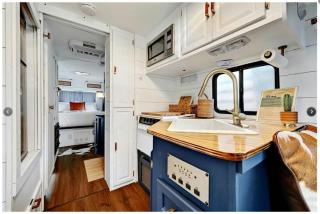 Retro Motorhome - Epic Outdoor Shower and Firepit - Austin - 6