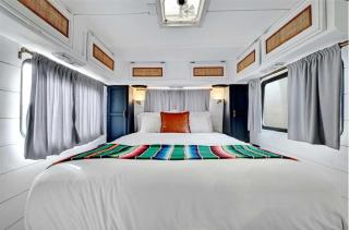 Retro Motorhome - Epic Outdoor Shower and Firepit - Austin - 7