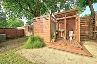 Retro Motorhome - Epic Outdoor Shower and Firepit - Austin - 9