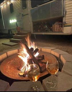 Retro Motorhome - Epic Outdoor Shower and Firepit - Austin - 1