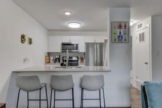 SoCo So Cool Condo - BBQ Patio & Garden Area - Austin - 8