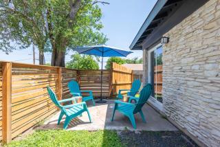Unbeatable Location - Designer 2BR & Yard - Austin - 9