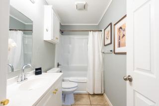 Unbeatable Location - Designer 2BR & Yard - Austin - 5